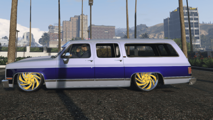 GMC Suburban Slammed - Image 3