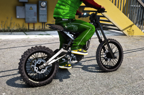 GTA5_2025-05-30_17-15-17 FiveM Mod GTA 5 Debadged Car