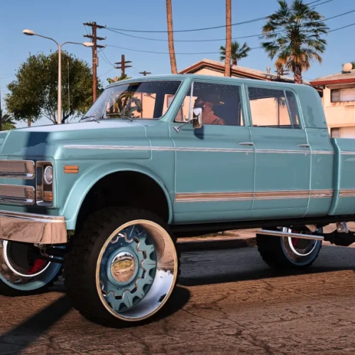 Chevy C40 SEMA MEGACAB (loudspeakers)