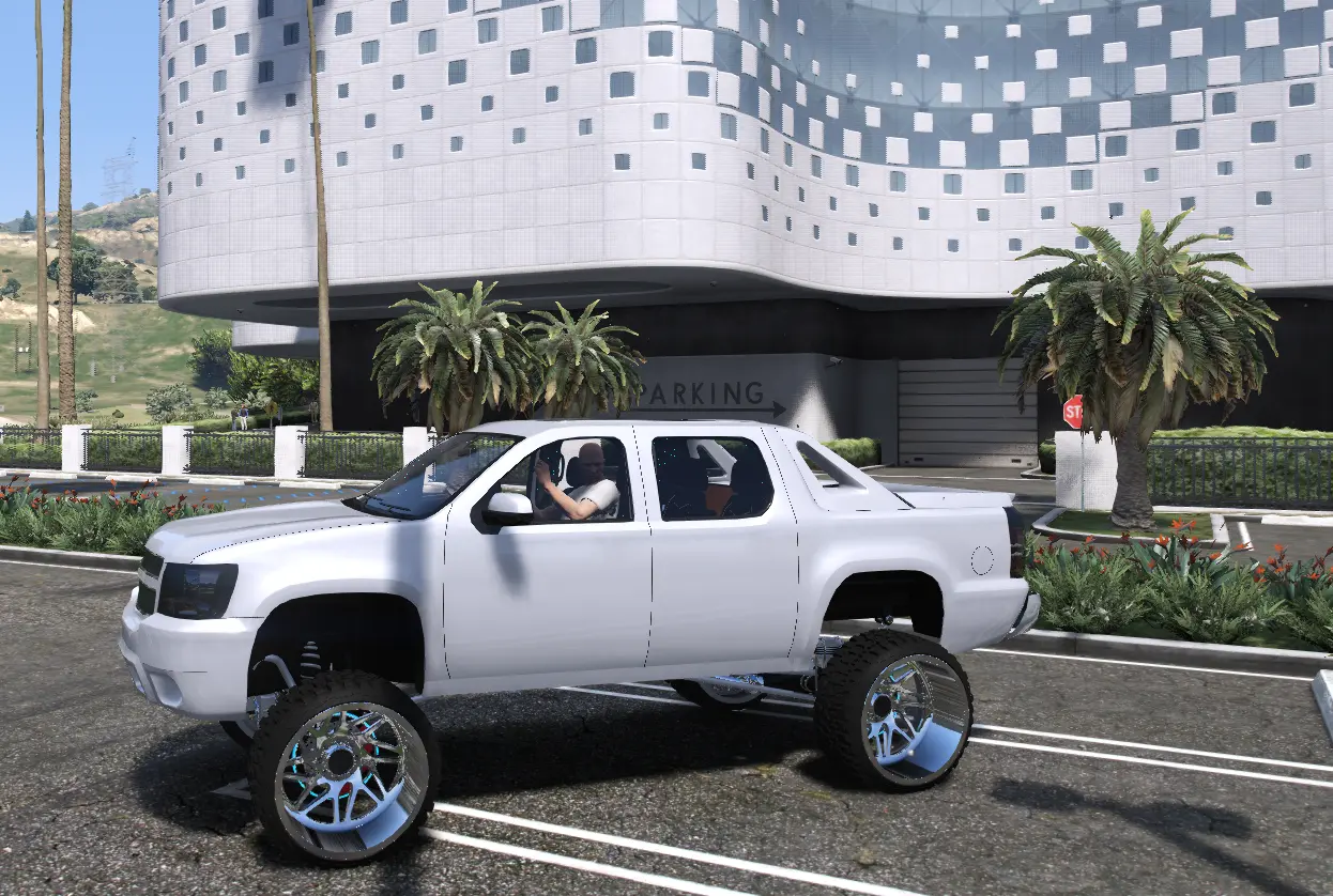 Chevy Avalanche Lifted 2007 - Image 2