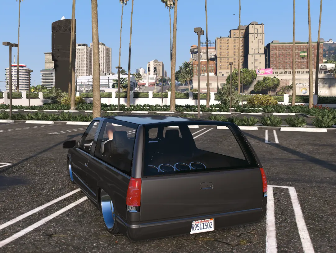 Chevrolet Tahoe Two-Door Custom - Image 3