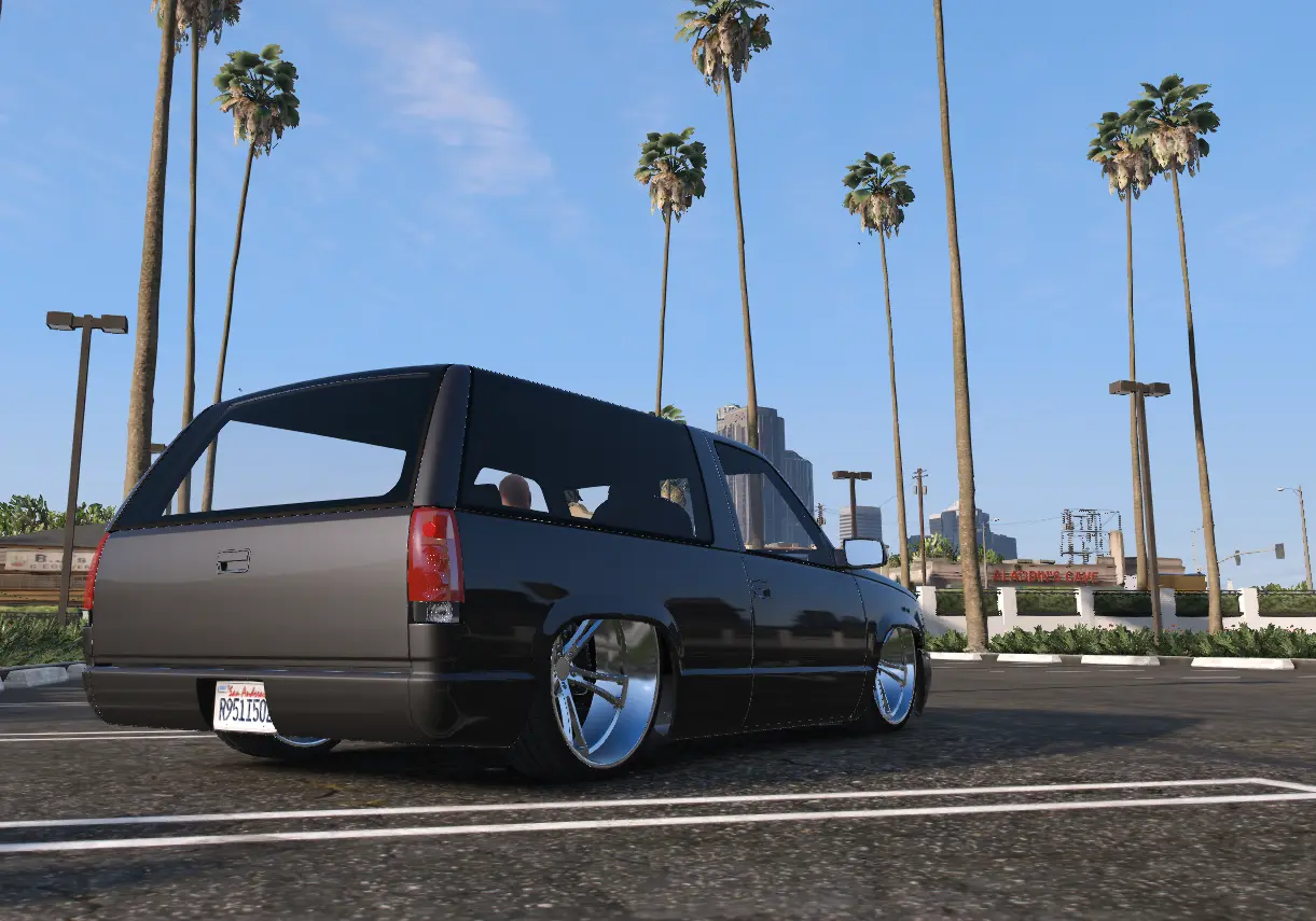 Chevrolet Tahoe Two-Door Custom - Image 4