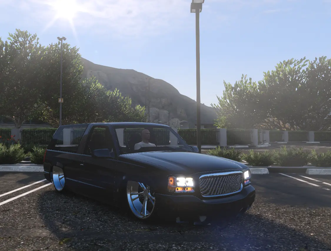 Chevrolet Tahoe Two-Door Custom - Image 5