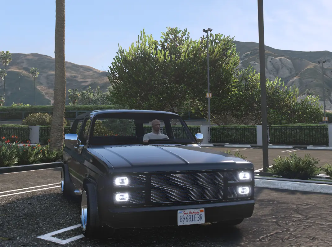 Cworks LOWBLZR Custom SUV FiveM Car