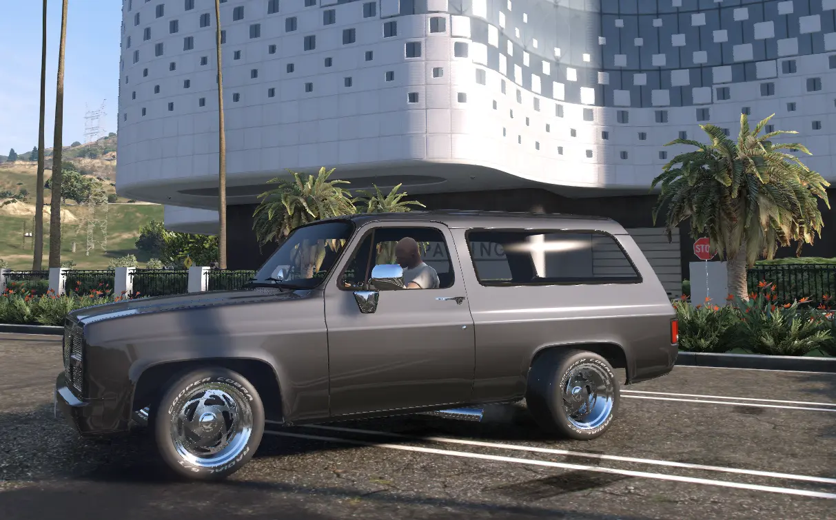 Cworks LOWBLZR Custom SUV - Image 2