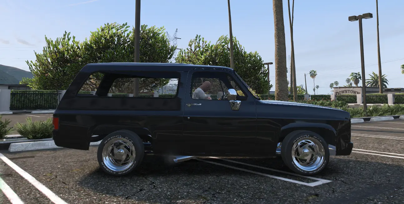 Cworks LOWBLZR Custom SUV - Image 6